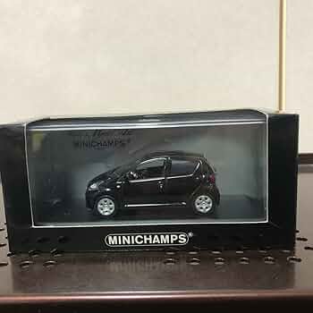 TOYOTA AYGO MINICHAMPS（トヨタ　アイゴ）ミニカー 1/43 61zDNX3Q+6L._UF350,350_QL50_.jpg